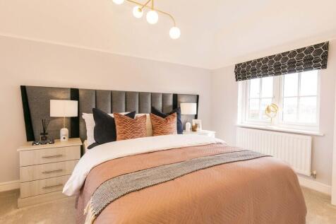 The Harlech - Main Bedroom