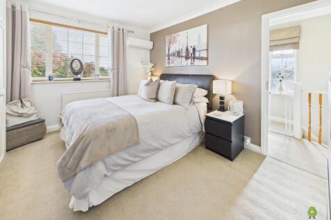 Presented by Clinton at EweMove Bexleyheath and Da