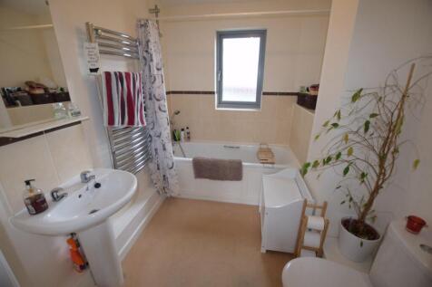 19 Providence House BATHROOM [1600x1200].JPG