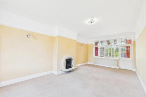 CAM02386G0-PR0142-STILL003