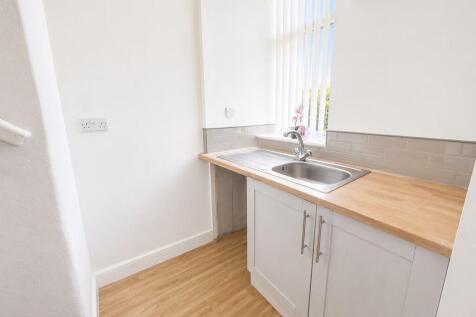 Jester Place, Queensbury photo 3