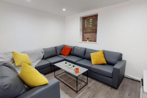 7-bed house on Croxteth Grove, Liverpool, £4,550/mo