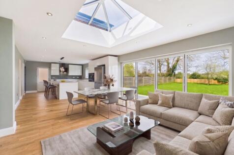 Open-Plan Living (Virtually Furnished)