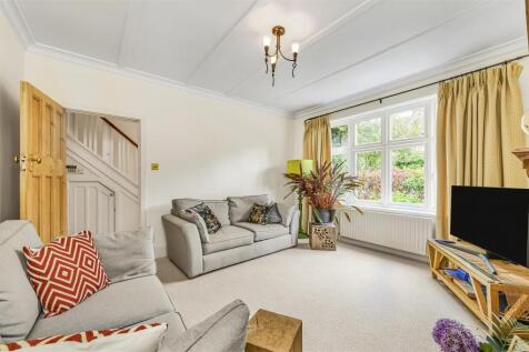 James_Anderson_-_Observatory_Road__London__SW14_7Q