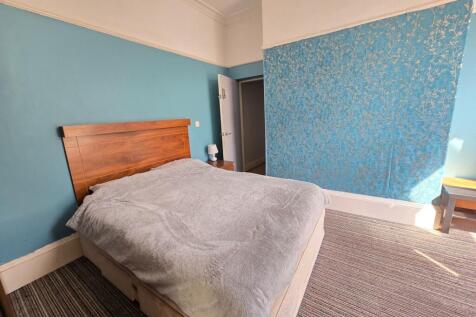 Room 1, Flat 10, 31-33 Blenheim Terrace, Queens Parade, Scarborough photo 3