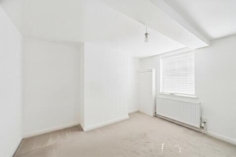 Long Lane, Staines-Upon-Thames, Surrey, TW19 photo 3