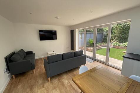 6-bed house on Ashleigh Drive, Loughborough, £3,900/mo