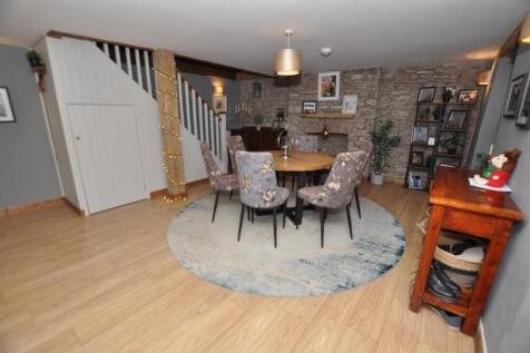 Open plan lounge/dining/family room