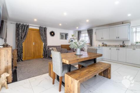 Bungalow - Kitchen / Family Room