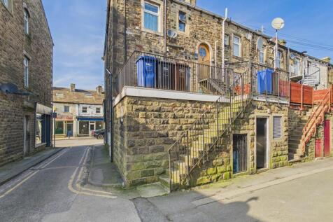 2-bed flat on Church Street, Barnoldswick, BB18, £695/mo