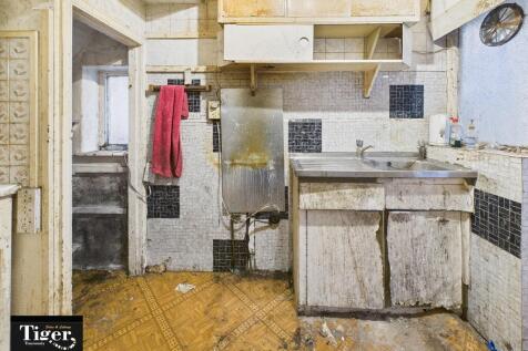 CAM02176G0-PR0765...