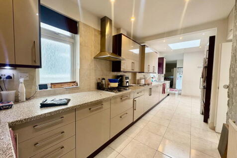 Brook Avenue, Edgware, HA8 photo 3