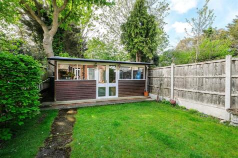 37 Knebworth Avenue-25.jpg