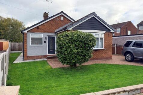 2-bed bungalow on 2 Newlyn Ave, Congleton, CW12 3AX, £1,200/mo