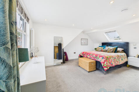 CAM04024G0-PR0029-STILL018