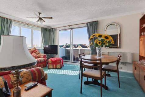 Sitting &amp; Dining Room