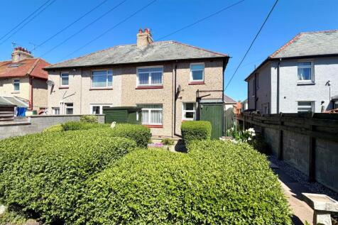 LANDSCAPED REAR GARDEN