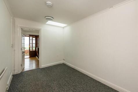 Jackanory Cottage-bed2.jpg