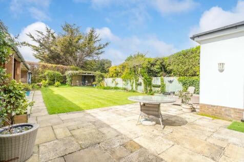Rear Garden (2).jpg