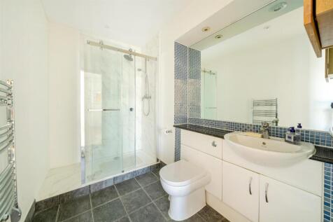 En-Suite to Master Bedroom