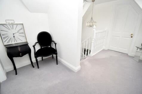 SECOND FLOOR LANDING.JPG