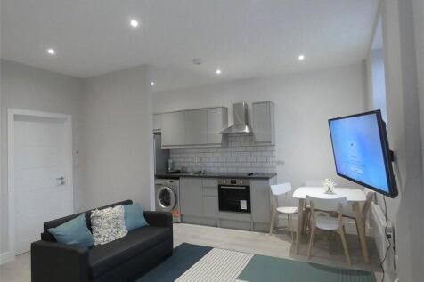 Oakleigh Gardens, Whetstone, N20 photo 3