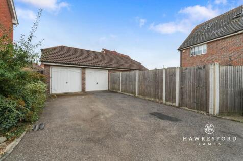 Rose Walk, Sittingbourne - Double Garage / Driveway