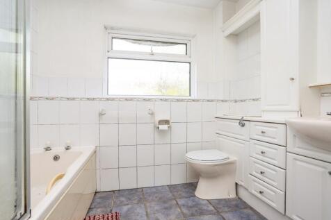 Bathroom (Main)