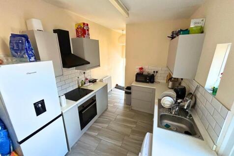 3 bedroom flat in je