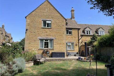 2 The Chimneys Rear Elevation.JPG