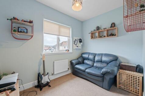 4 bed, 3 bath Detached in Leeds - Photo 16