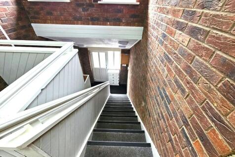 COMMUNAL ENTRANCE HALLWAY