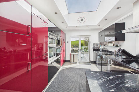 CAM05627G0-PR0035-STILL006