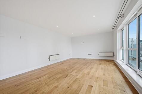 Oyster Wharf, Battersea SW11 photo 2