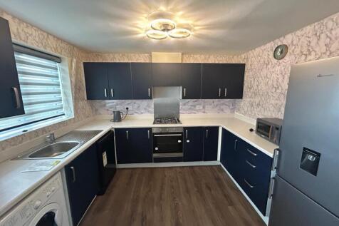 3 bed house to rent Coleridge Road, Ashford TW15