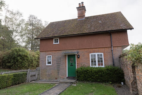 West Green Road, Hartley Wintney, Hook, Hampshire photo 2