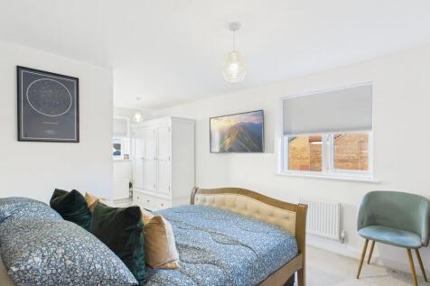 10 Howes Road, Br...