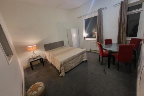 Upstairs HMO Room C of 4