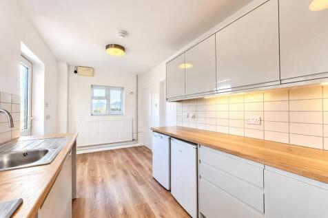 Dulverton Place, Moreton-In-Marsh, GL56 photo 3