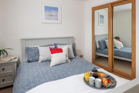 17 Dartmouth House, Dartmouth_Bedroom