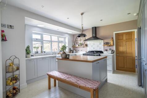 KITCHEN / DINER