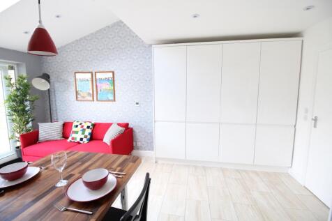 Chertsey Close, Luton, Bedfordshire, LU2 9JD photo 5