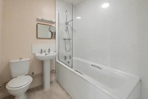 2 VC BATHROOM.jpg