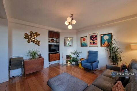 Open Plan Lounge / Kitchen