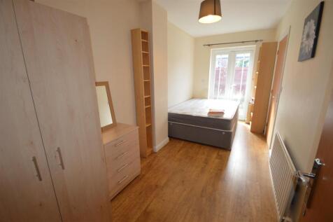 Yew Street, Hulme, Manchester photo 4