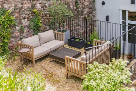 Dining and drinks terrace
