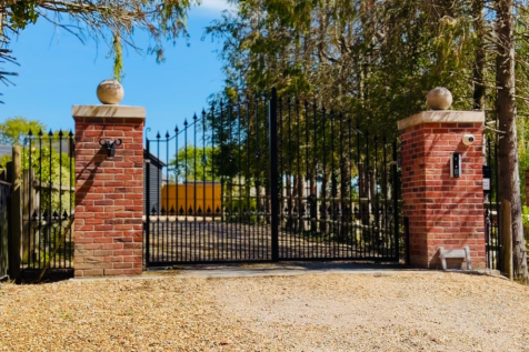 Electric gates.png