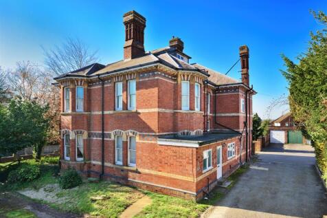 Flat 1 64 Bodenham Road (01).jpg