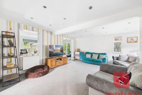 Minton Close, Blakelands photo 3