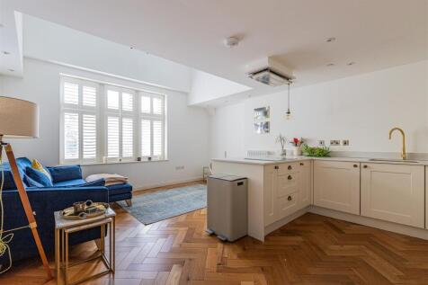 10 The Hamiltons-1.jpg